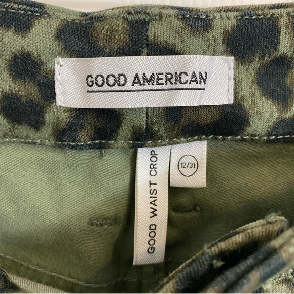GOOD AMERICAN Good Waist Crop Jeans Leopard - Picture 4 of 7